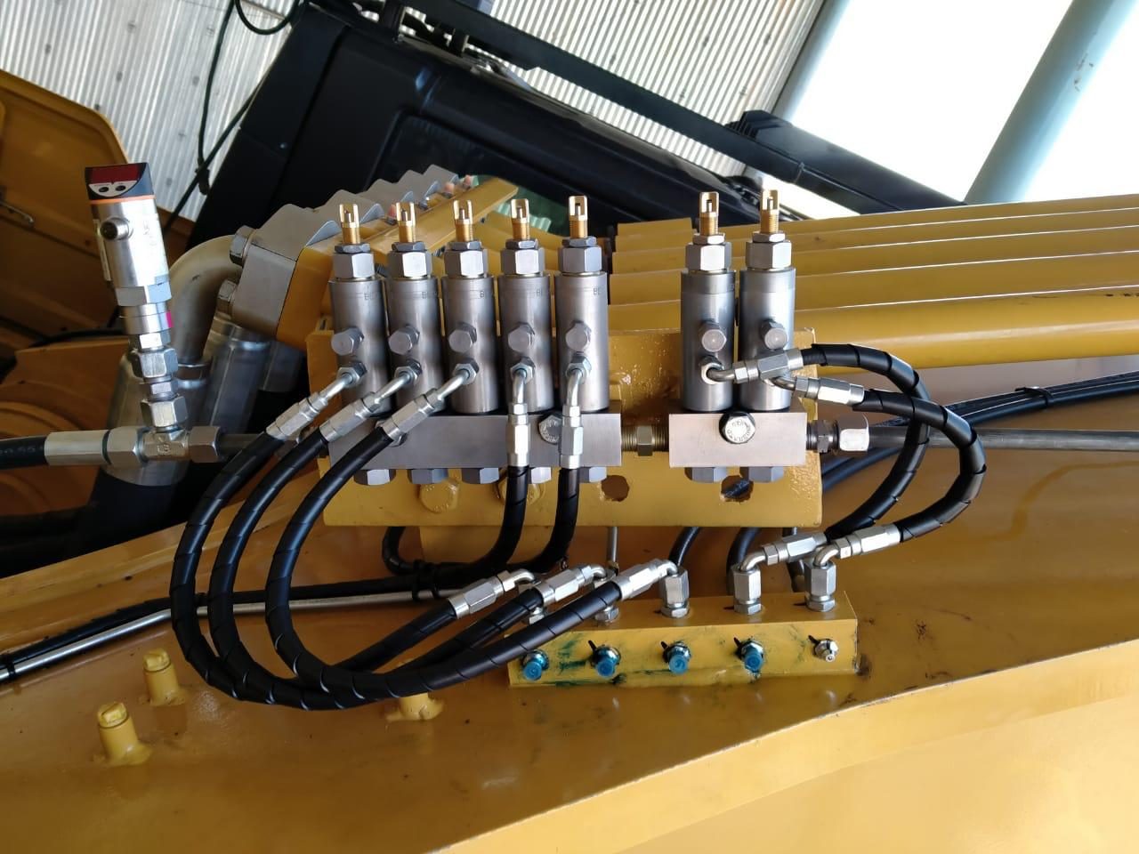 Ashalube system installed on a Caterpillar machine
